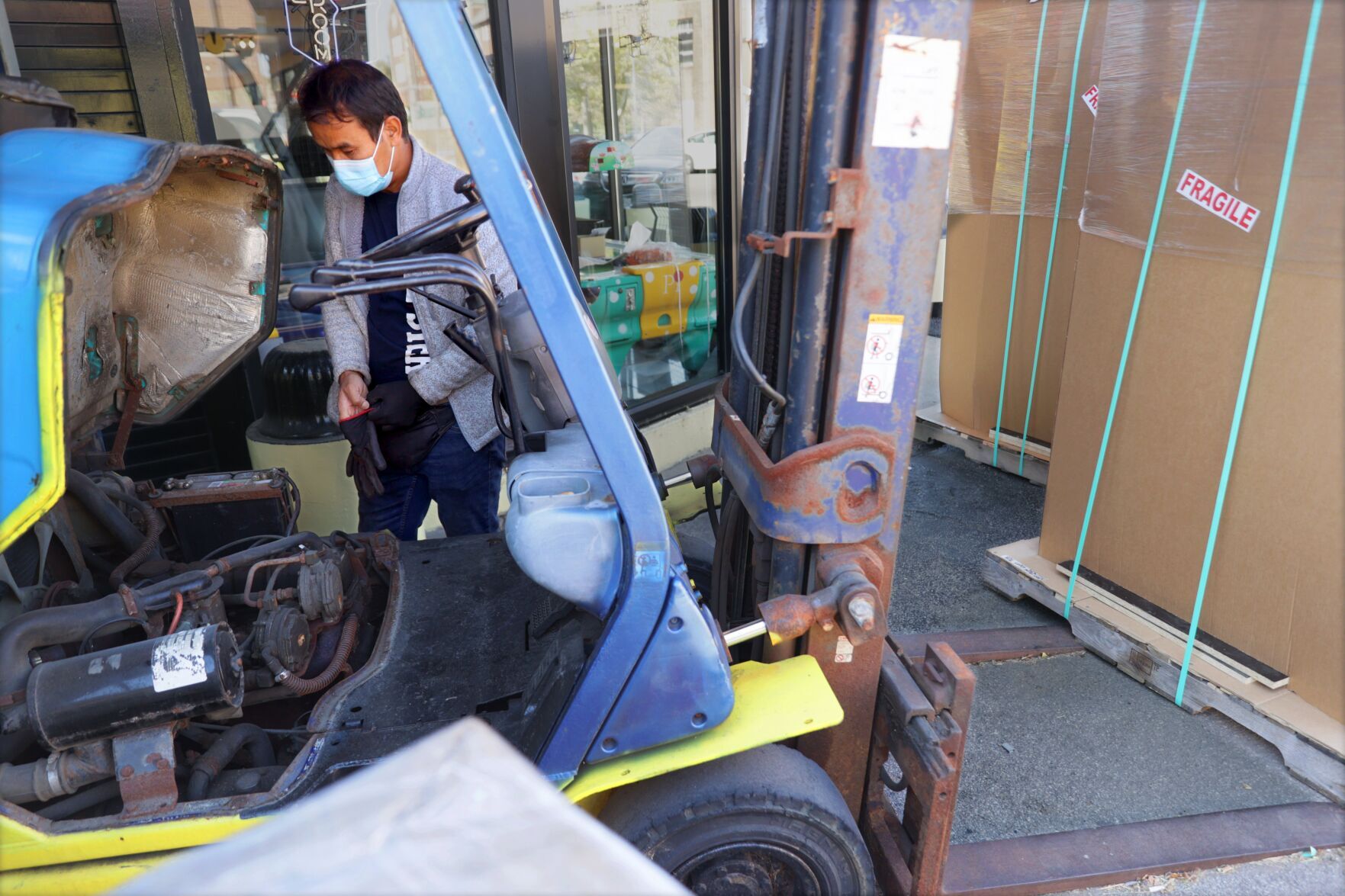 First ever Afghan Entrepreneurship Grant awared to auto mechanic